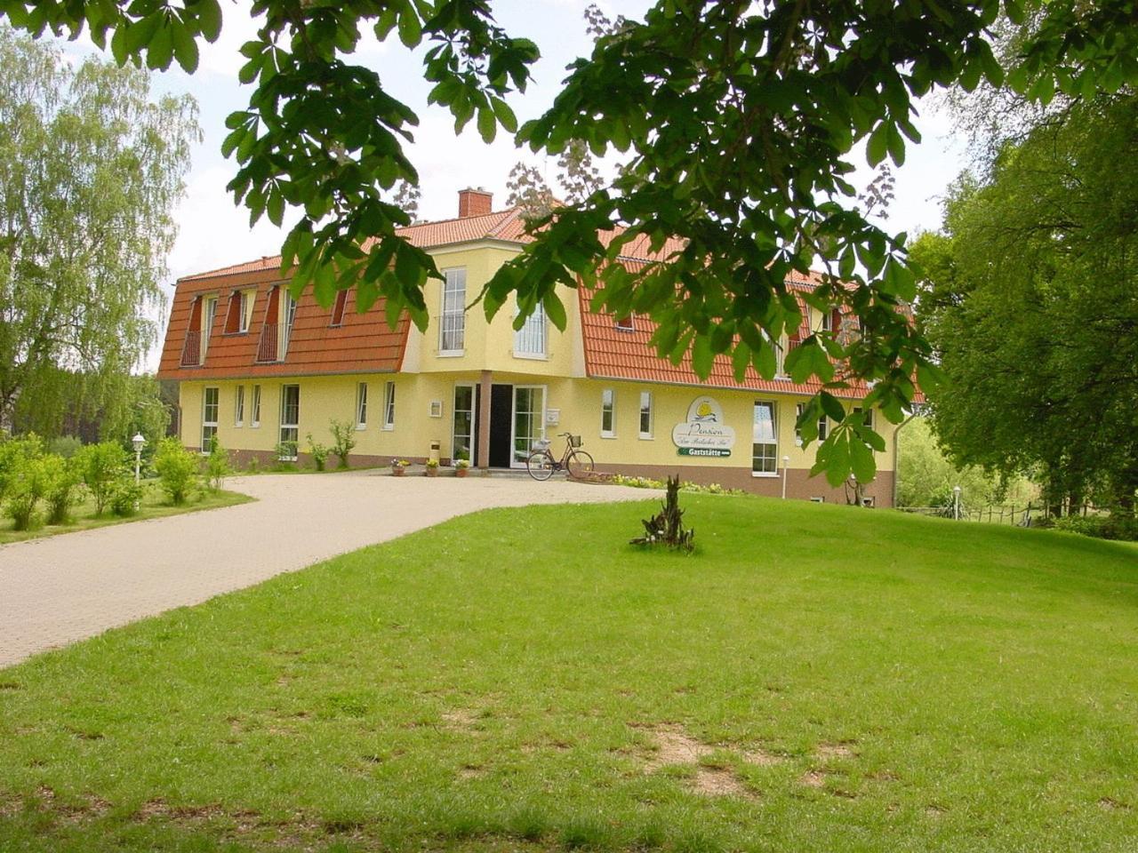 Landhotel Am Peetscher See Mirow Exterior foto